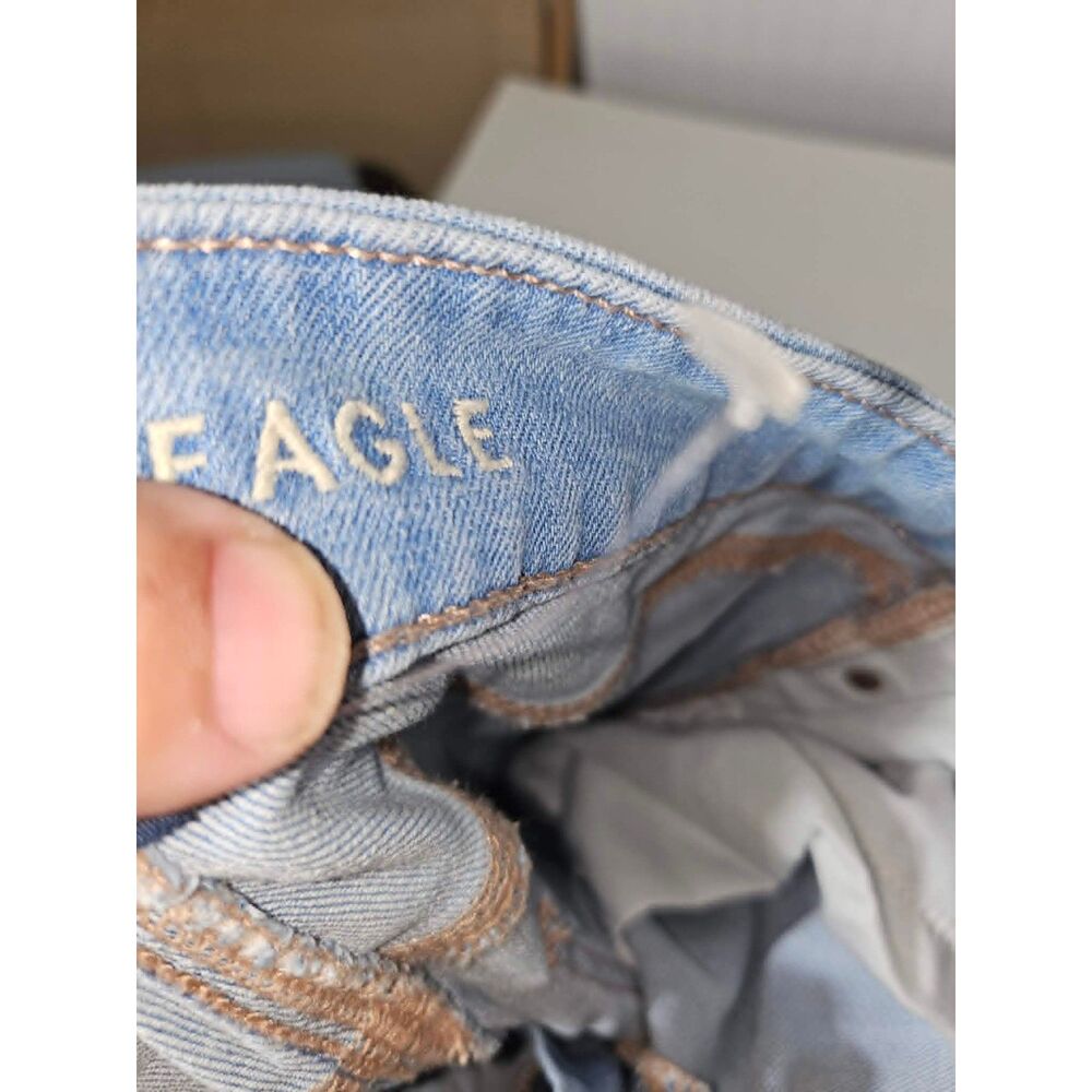 American Eagle High-Waist Light Wash Wide Leg Jeans - Classic Women’s Fit - Picture 8 of 11